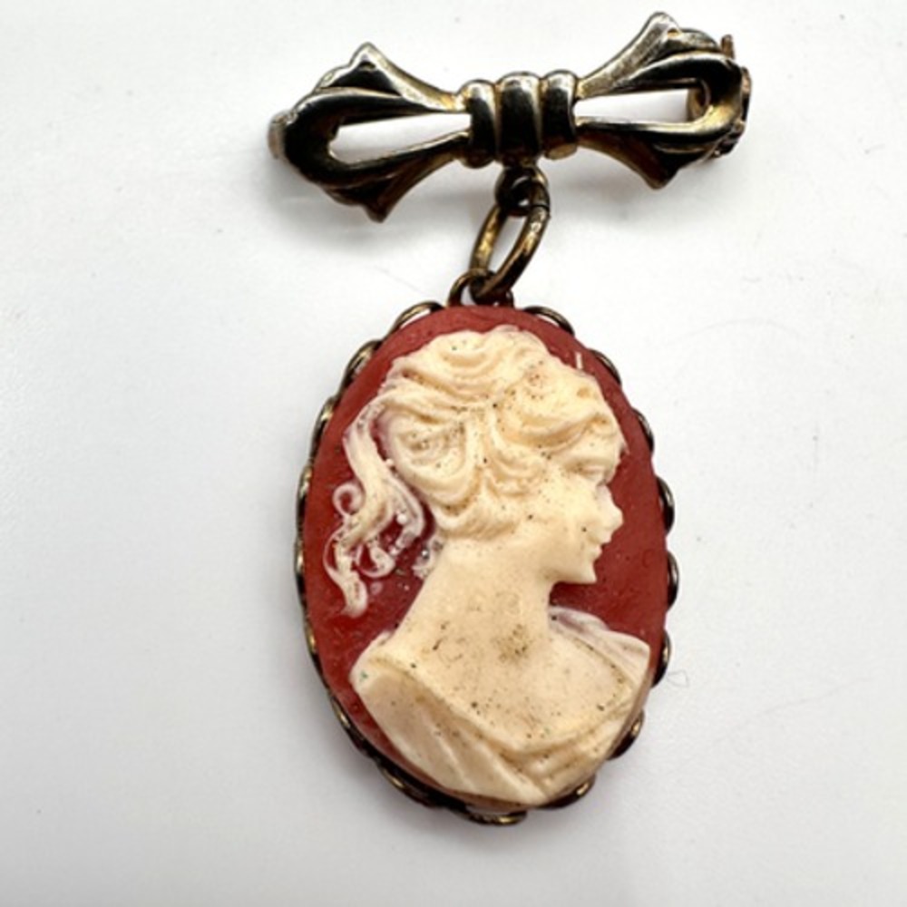 Vintage 80s Gold Tone Cameo Brooch Pin with Bow & Dangle Red White Y2K